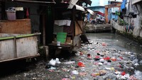Pramono menambahkan pemerintah daerah terus mengawal sejumlah program pemberantasan kemiskinan, seperti bantuan sosial, subsidi pangan, pemberdayaan UMKM, hingga pembangunan infrastruktur dasar di wilayah-wilayah padat penduduk.  