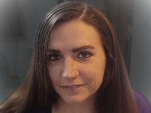 Perusahaan Elon Musk Berhasil Bikin Wanita Ini Kendalikan Komputer Lewat Pikiran