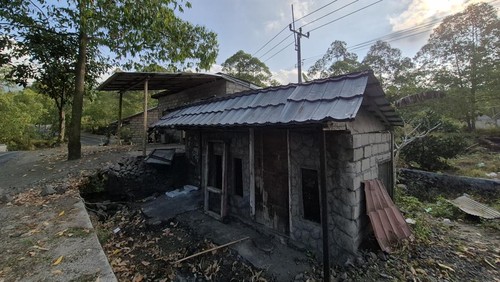 Bangunan semi permanen yang dipakai warga Desa Adat Batur saat medunungan atau tinggal sementara ketika pujawali di Pura Jati. (Leona Wirawan/detikBali)