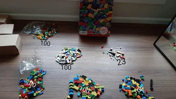 Legonya harusnya terdiri dari 1.000 balok. Tapi yang dikirim cuma 523. Foto: via BrightSide