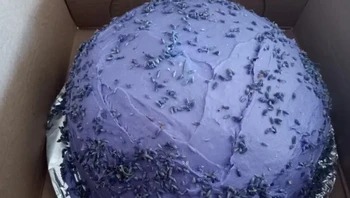 Pesan kue untuk pengantin. Tadaaa! Begini penampakan kuenya. Foto: via BrightSide