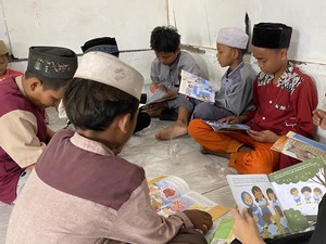Video: Keceriaan Anak di Bantargebang Dapat Buku Gratis dari BerbuatBaik.id