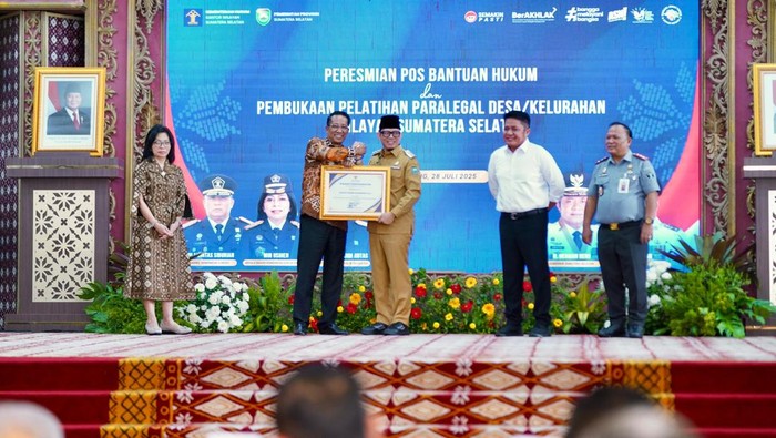 Bupati OKU Terima Penghargaan dari Kementerian Hukum dan HAM RI