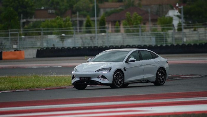 BYD punya sistem suspensi pintar DiSus-C