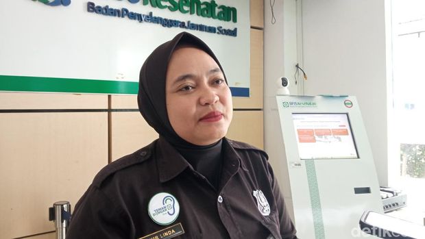 Caca dan Daffa (kanan), bersama berkomunikasi dengan Damon (kiri)