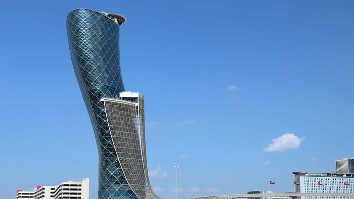 Capital Gate di Abu Dhabi