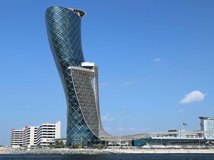 Capital Gate, Menara Pisa Abu Dhabi Jadi Gedung Termiring di Dunia
