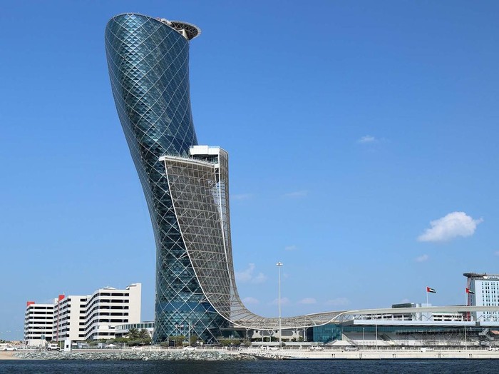 Capital Gate di Abu Dhabi