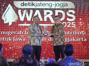 Akselerasi Kopdes, Bupati Pemalang Dapat Penghargaan detikJateng-Jogja Awards