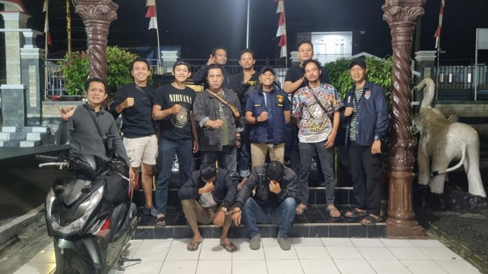 Dua pencuri motor di Pagar Alam saat diamankan polisi