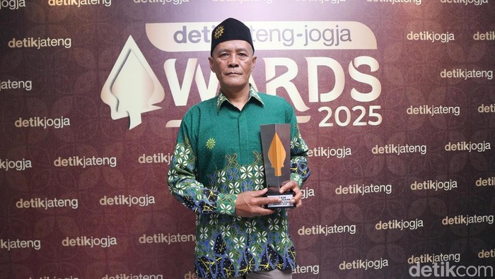 Dusun Krajan Banjarnegara terima penghargaan detikJateng-Jogja, Rabu (23/7/2025). Penghargaan diberikan karena aksi kesalehan sosial yang terbukti dari banjir daging kurban di daerah tersebut beberapa tahun terakhir.