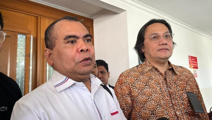 Eks Wamendes Paiman Raharjo dan pengacaranya, Farhat Abbas, (