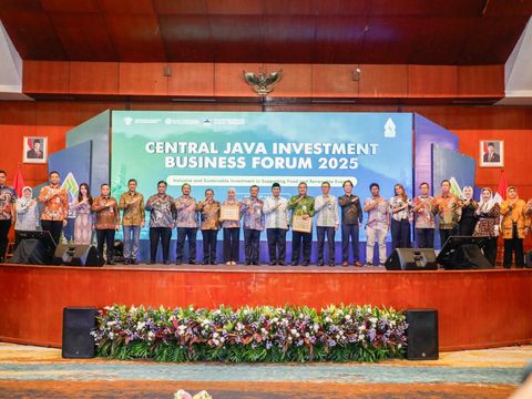 Gubernur Jawa Tengah, Ahmad Luthfi, di acara  Central Java Investment Business Forum (CJIBF) 2015 di Hotel Bidakara Jakarta, Selasa (29/7/2025).