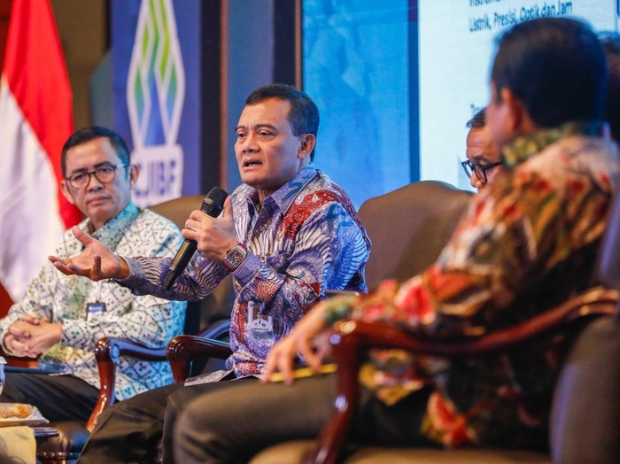 Gubernur Jawa Tengah, Ahmad Luthfi, di acara  Central Java Investment Business Forum (CJIBF) 2015 di Hotel Bidakara Jakarta, Selasa (29/7/2025).