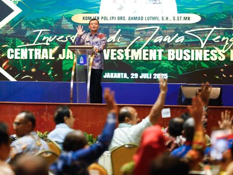 Gubernur Jawa Tengah, Ahmad Luthfi, di acara  Central Java Investment Business Forum (CJIBF) 2015 di Hotel Bidakara Jakarta, Selasa (29/7/2025).