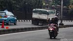 Hati-hati, Ada Truk Pecah Ban di Lebak Bulus
