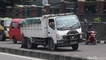 Hati-hati, Ada Truk Pecah Ban di Lebak Bulus