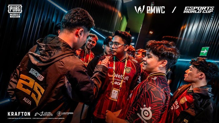 Satu-satunya tim PUBG Mobile asal Indonesia, Alter Ego Ares, berhasil menduduki puncak klasemen babak group stage PMWC 2025. Alhasil mereka lolos ke grand final.