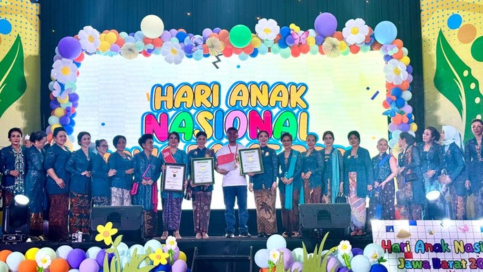 Jawa Barat meraih rekor MURI lewat Ulinpiade di peringatan Hari Anak dan Kebaya Nasional 2025, Minggu (27/7/2025).