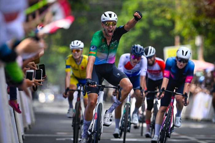 Pembalap asal Belanda Jeroen Meijers yang menyabet dua gelar sekaligus di etape pertama Tour de Banyuwangi Ijen (TdBI) 2025,