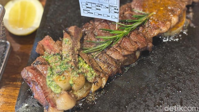 Thai Beef Salad hingga Picanha Wagyu Kini Hadir di Resto Steak Lebak Bulus