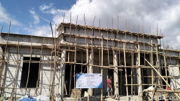 Kantor Desa Baru Cermin di Labuan Bajo, Manggarai Barat, NTT dibangun menggunakan dana pribadi kepala desa.