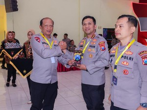 Polresta Sidoarjo Raih Penghargaan Kapolda Jatim Saat Anev Sitkamtibmas