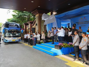 Kapolri Berangkatkan Angkatan Kerja Baru, Dorong Buruh Sejahtera-Iklim Investasi Terjaga