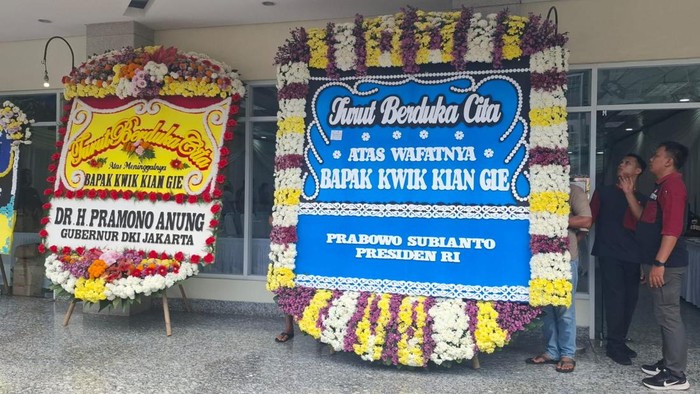 Karangan Bunga dari Prabowo hingga Megawati Penuhi Rumah Duka Kwik Kian Gie