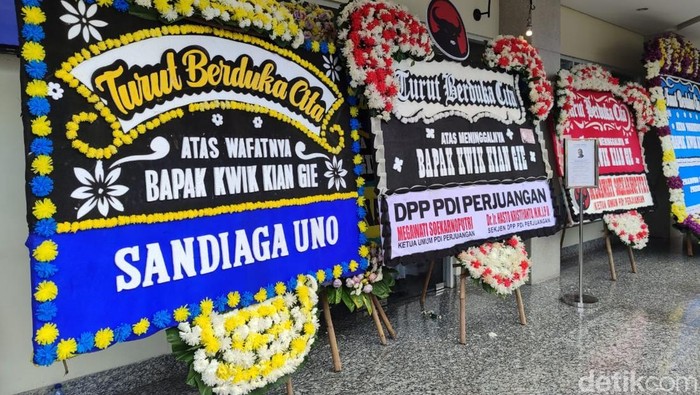 Karangan bunga Kwik Kian Gie