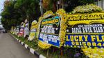 Karangan Bunga Penuhi Rumah Duka Kwik Kian Gie