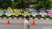 Jenazah Kwik Kian Gie ini ditempatkan di ruangan B lantai dasar Rumah Duka Sentosa. Ucapan belasungkawa pun mengalir.