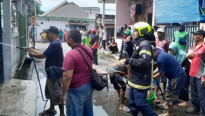 Kebakaran rumah di Surabaya