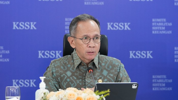 Ketua Dewan Komisioner OJK Mahendra Siregar