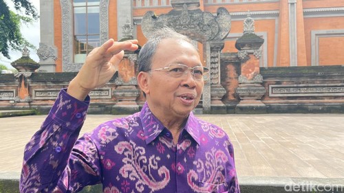 Ketua DPD PDI Perjuangan Bali sekaligus Gubernur Bali Wayan Koster ditemui di Jayasabha, Denpasar, Selasa (29/7/2025). (Rizky Setyo)