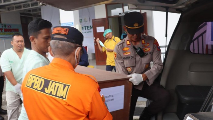 Dua jenazah KMP Tunu Pratama Jaya asal Banywuangi teridentifikasi