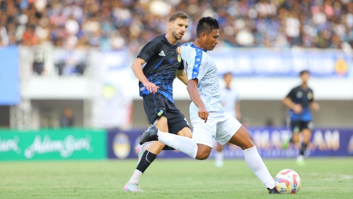 Laga uji coba PSIM Jogja vs PSIS Semarang di Stadion Mandala Krida, Jogja, Selasa (29/7/2025).