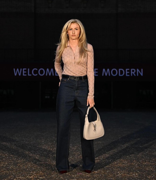 Sebagai David Beckham versi wanita, Leah juga dikontrak oleh berbagai brand ternama, termasuk Gucci hingga Calvin Klein. Foto: Instagram