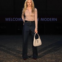 Sebagai David Beckham versi wanita, Leah juga dikontrak oleh berbagai brand ternama, termasuk Gucci hingga Calvin Klein. Foto: Instagram