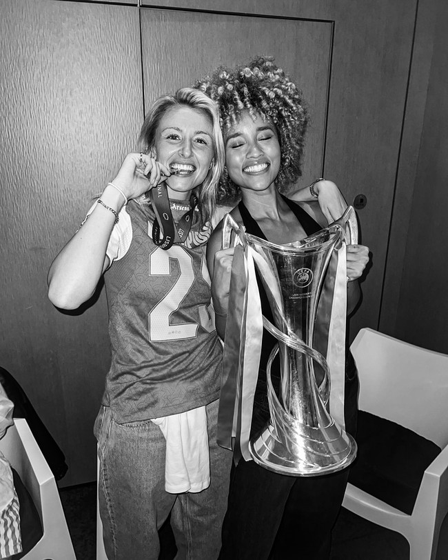 Elle Smith adalah mantan Miss USA 2021. Elle sempat masuk top 10 saat bertanding di Miss Universe. Foto: Instagram