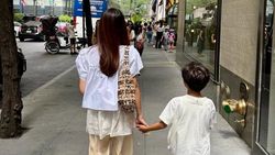 Lee Si Young Liburan ke New York, Kabari Putra Soal Kehamilan