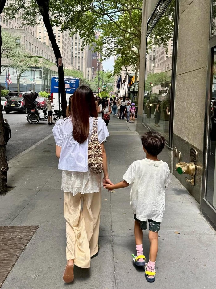 Lee Si Young liburan ke New York.