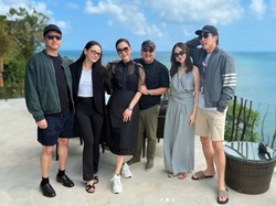 Gaya Kembar Syifa Hadju & Alyssa Daguise Pakai Sandal Hermes saat di Bali Gaya Kembar Syifa Hadju & Alyssa Daguise Pakai Sandal Hermes saat di Bali