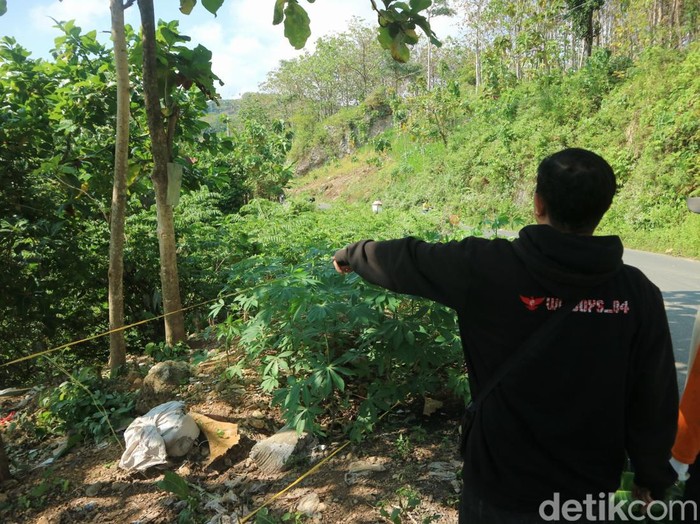 Lokasi penemuan mayat pria di jurang tepi jalan Purwokerto Kecamatan Kayen, Pati, Selasa (29/7/2025).