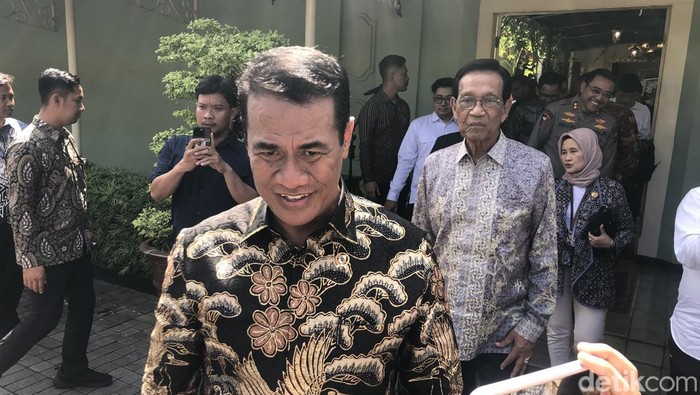 Menteri Pertanian, Andi Amran Sulaiman usai menghadiri Rakordal TW II di Kompleks Kepatihan, Kota Jogja, Selasa (29/7/2025).