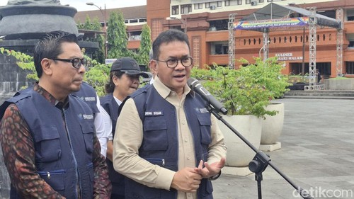Menteri Perdagangan Indonesia, Budi Santoso saat melakukan kunjungan ke Pasar Badung, Denpasar. Selasa (29/7/2025).(Fabiola Dianira)