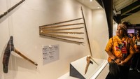 Pada tahun ini Kota Bandung menjadi tuan rumah untuk penyelenggaraan Pameran Pusaka Nusantara yang menampilkan 238 koleksi seperti kujang, keris, kudi, dan pedang dari 21 museum berbagai wilayah di Indonesia. Foto: ANTARA FOTO/Raisan Al Farisi