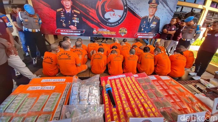 Para pelaku peredaran narkoba ditangkap di Bandung.