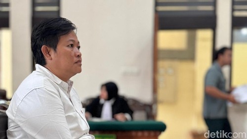 Nike Nurul Hikmah terdakwa kasus TPPO saat menjalani sidang di Pengadilan Negeri (PN) Denpasar, Selasa (29/7/2025).