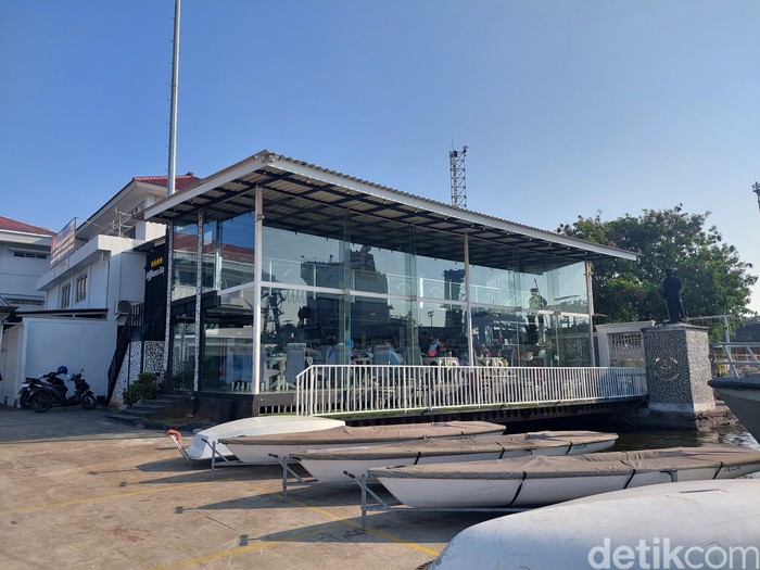 Officers Cafe di Jakarta Utara Officers Cafe di Jakarta Utara